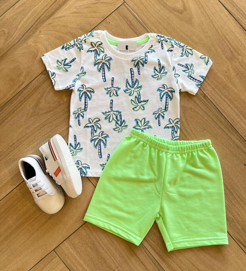 Conjunto Infantil Masculino Camiseta Coqueiros e Bermuda Verde Fernanda Ramos Kids