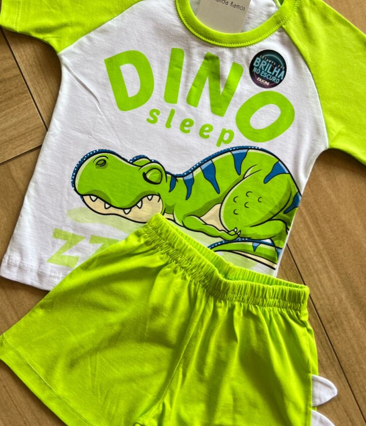 fernandaramoskids com br Conjunto Infantil Masculino Camiseta Dino e Bermuda Verde Lima1