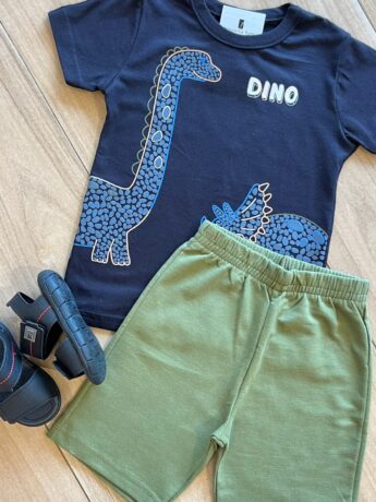 fernandaramoskids com br Conjunto Infantil Masculino Camiseta Dino e Bermuda Verde Musgo 1