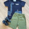 Conjunto Infantil Masculino Camiseta Dino e Bermuda Verde Musgo Fernanda Ramos Kids