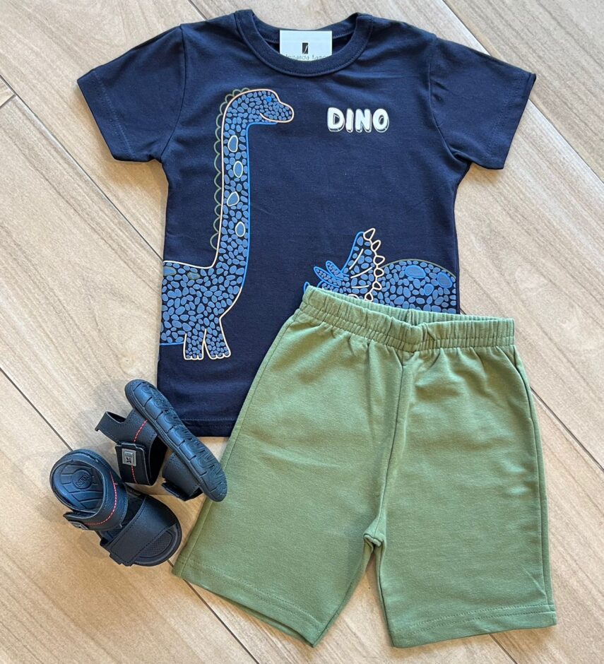 Conjunto Infantil Masculino Camiseta Dino e Bermuda Verde Musgo Fernanda Ramos Kids