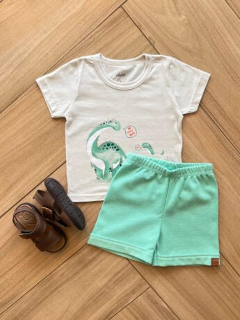 Conjunto Infantil Masculino Camiseta Hi Litle Boy e Bermuda Verde Fernada Ramos Kids