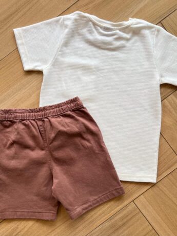 Conjunto Infantil Masculino Camiseta Off White e Bermuda Marrom Fernanda Ramos Kids