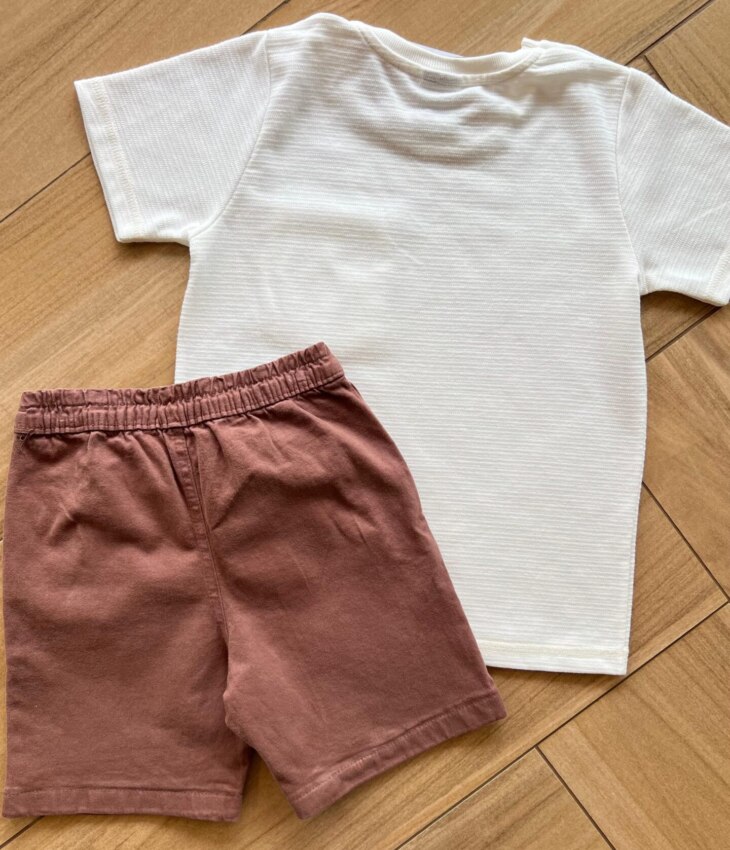 Conjunto Infantil Masculino Camiseta Off White e Bermuda Marrom Fernanda Ramos Kids