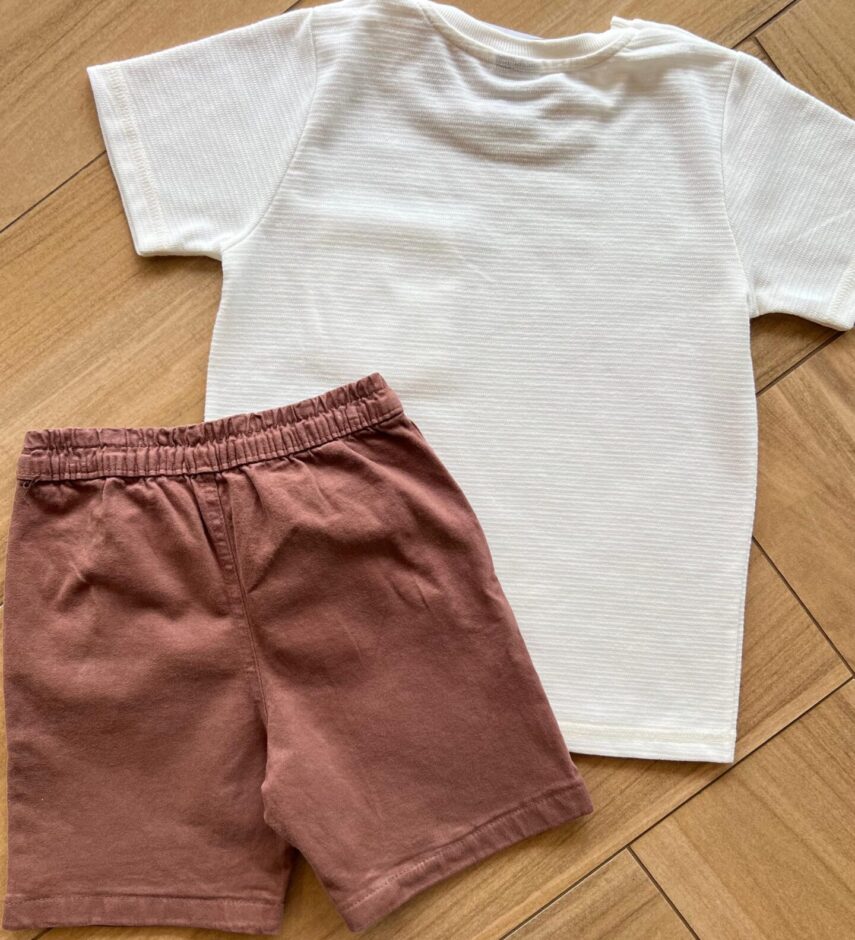 Conjunto Infantil Masculino Camiseta Off White e Bermuda Marrom Fernanda Ramos Kids
