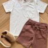 Conjunto Infantil Masculino Camiseta Off White e Bermuda Marrom Fernanda Ramos Kids