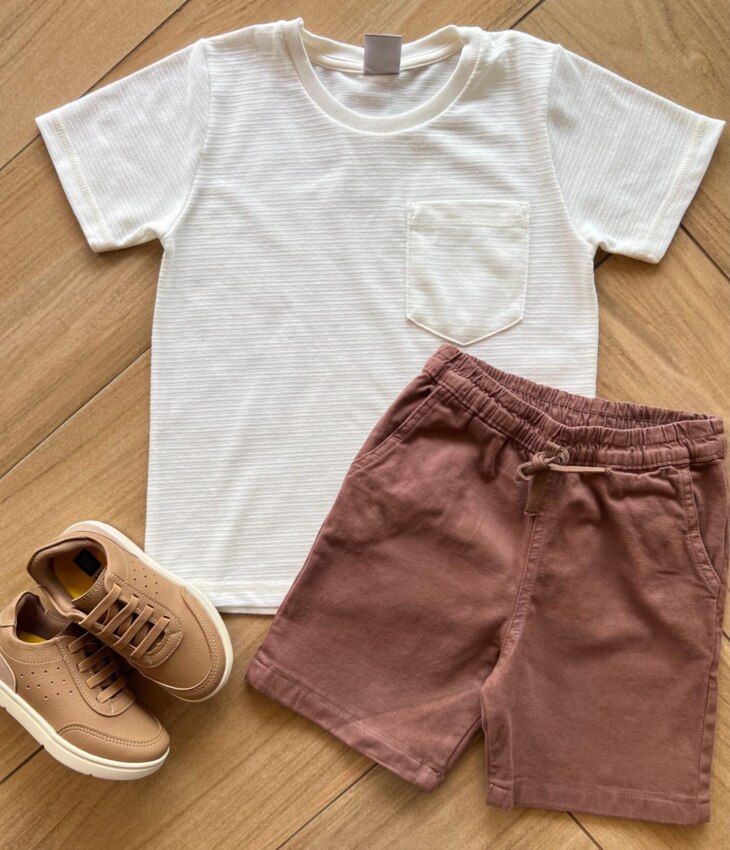 Conjunto Infantil Masculino Camiseta Off White e Bermuda Marrom Fernanda Ramos Kids