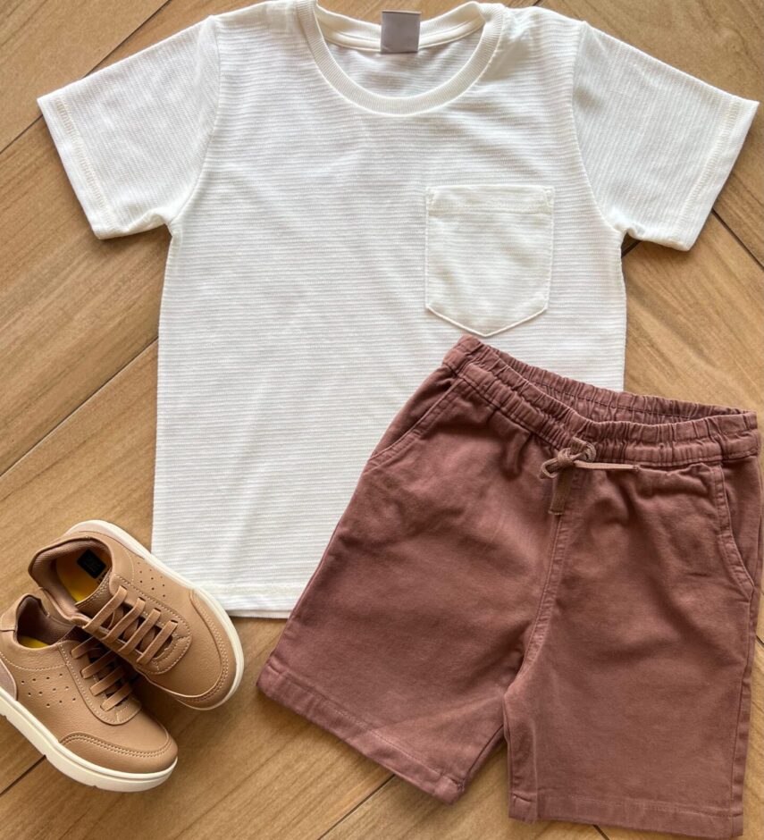 Conjunto Infantil Masculino Camiseta Off White e Bermuda Marrom Fernanda Ramos Kids