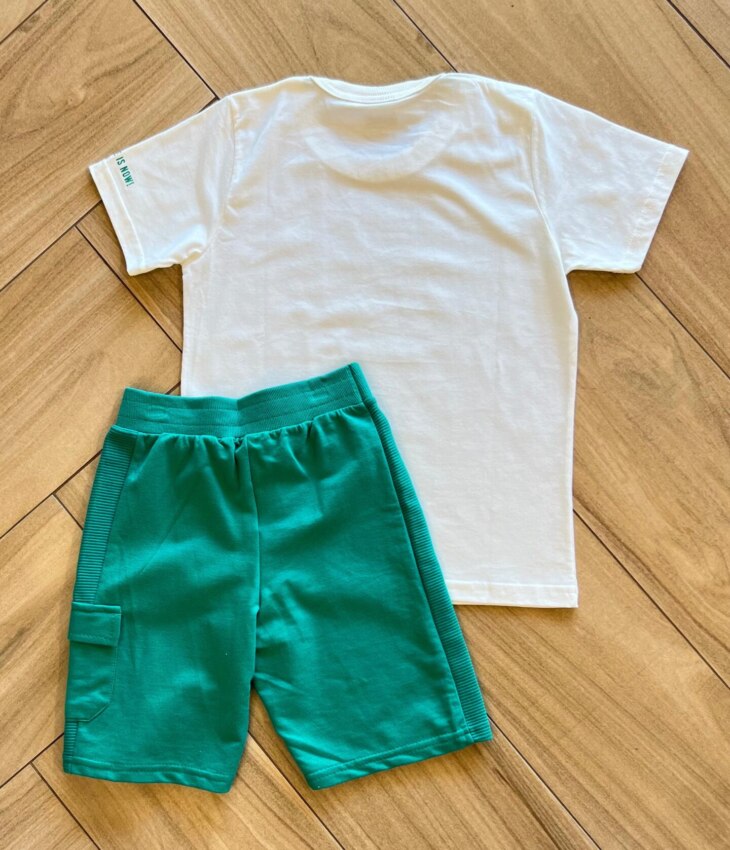 Conjunto Infantil Masculino Camiseta The Future e Bermuda Verde Fernanda Ramos Kids