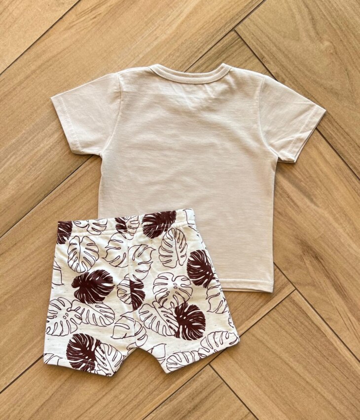 Conjunto Infantil Masculino Camiseta Bege Hello e Bermuda Estampada Fernanda Ramos Kids