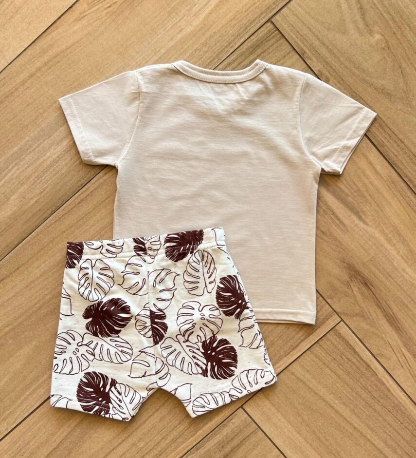 Conjunto Infantil Masculino Camiseta Bege Hello e Bermuda Estampada Fernanda Ramos Kids