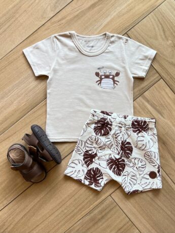Conjunto Infantil Masculino Camiseta Bege Hello e Bermuda Estampada Fernanda Ramos Kids