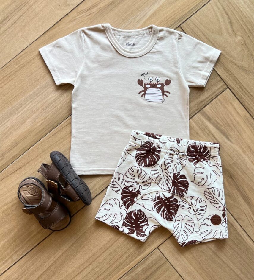 Conjunto Infantil Masculino Camiseta Bege Hello e Bermuda Estampada Fernanda Ramos Kids