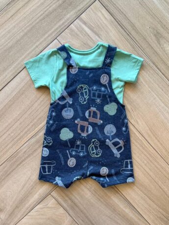 Conjunto Infantil Masculino Camiseta Verde e Jardineira Beep Estampada Fernanda Ramos Kids