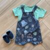 Conjunto Infantil Masculino Camiseta Verde e Jardineira Beep Estampada Fernanda Ramos Kids
