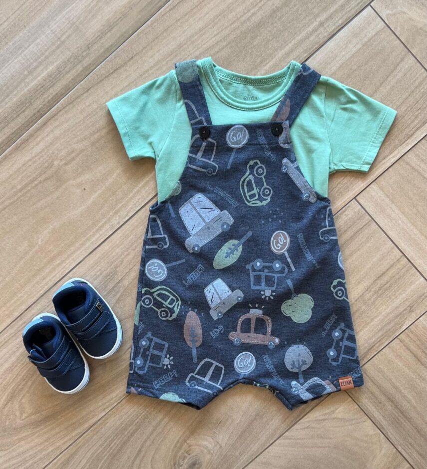 Conjunto Infantil Masculino Camiseta Verde e Jardineira Beep Estampada Fernanda Ramos Kids