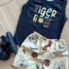fernandaramoskids com br Conjunto Infantil Masculino Regata Preta e Bermuda Amarelo Safari 1