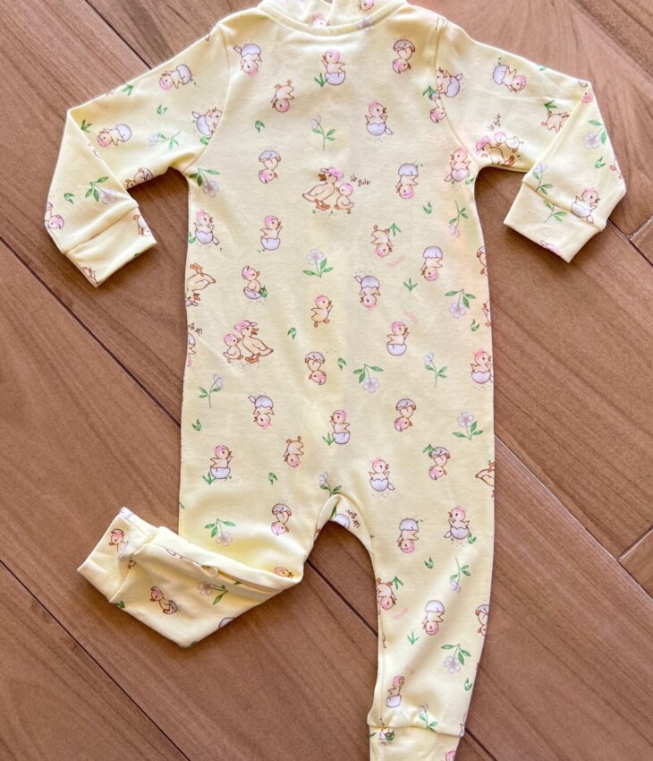 fernandaramoskids com br Macacão Infantil Feminino Manga Longa em Suedine Estampado Amarelo2 (1)