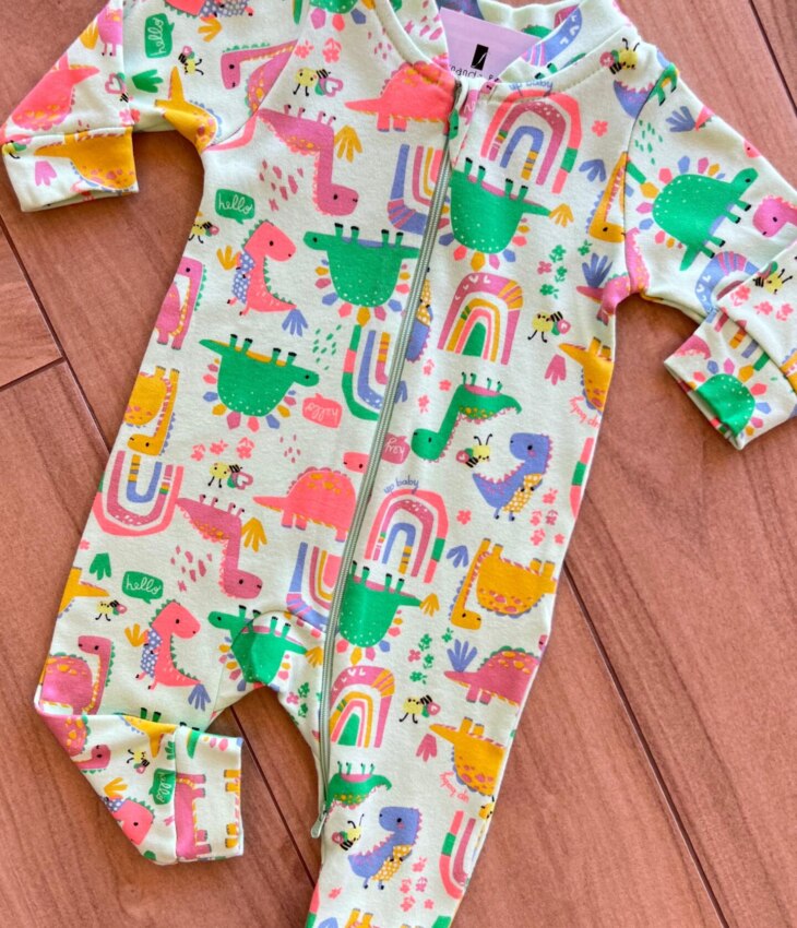 fernandaramoskids com br Macacão Infantil Feminino Manga Longa em Suedine Estampado Verde1