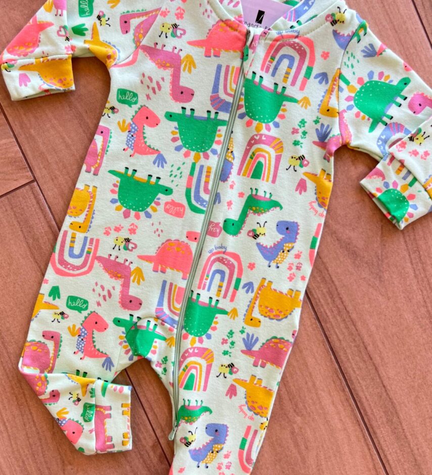 fernandaramoskids com br Macacão Infantil Feminino Manga Longa em Suedine Estampado Verde1