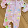 fernandaramoskids com br Macacão Infantil Feminino Manga Longa Estampa Fazendinha Lilás1