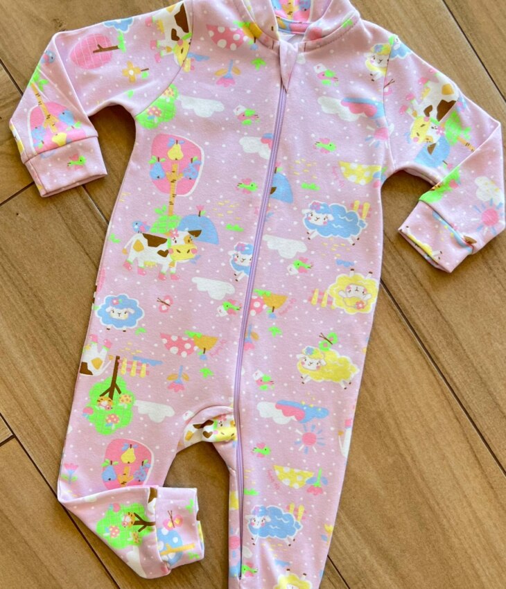 fernandaramoskids com br Macacão Infantil Feminino Manga Longa Estampa Fazendinha Lilás1