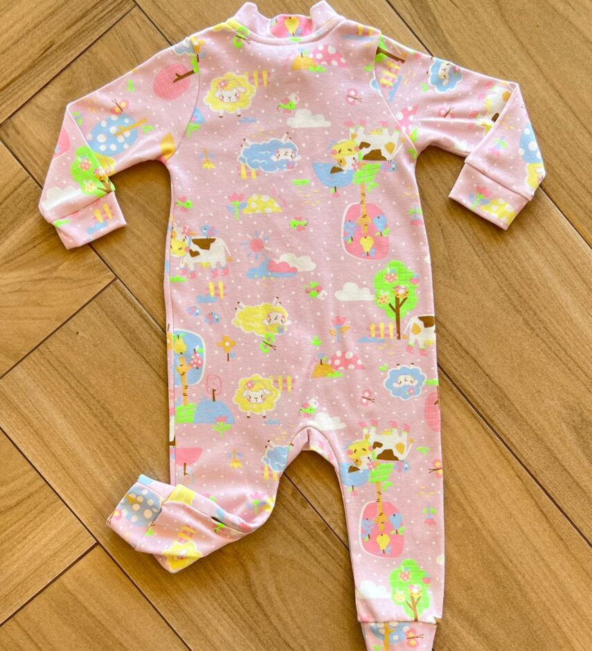 fernandaramoskids com br Macacão Infantil Feminino Manga Longa Estampa Fazendinha Lilás3
