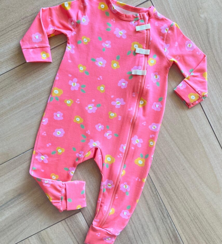 fernandaramoskids com br Macacão Infantil Feminino Manga Longa Estampado Florzinhas Rosa1