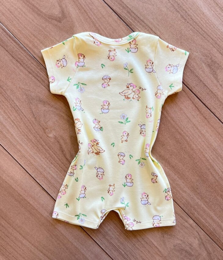 fernandaramoskids com br Macaquinho Infantil Feminino em Suedine Estampa Patinhos Amarelo2