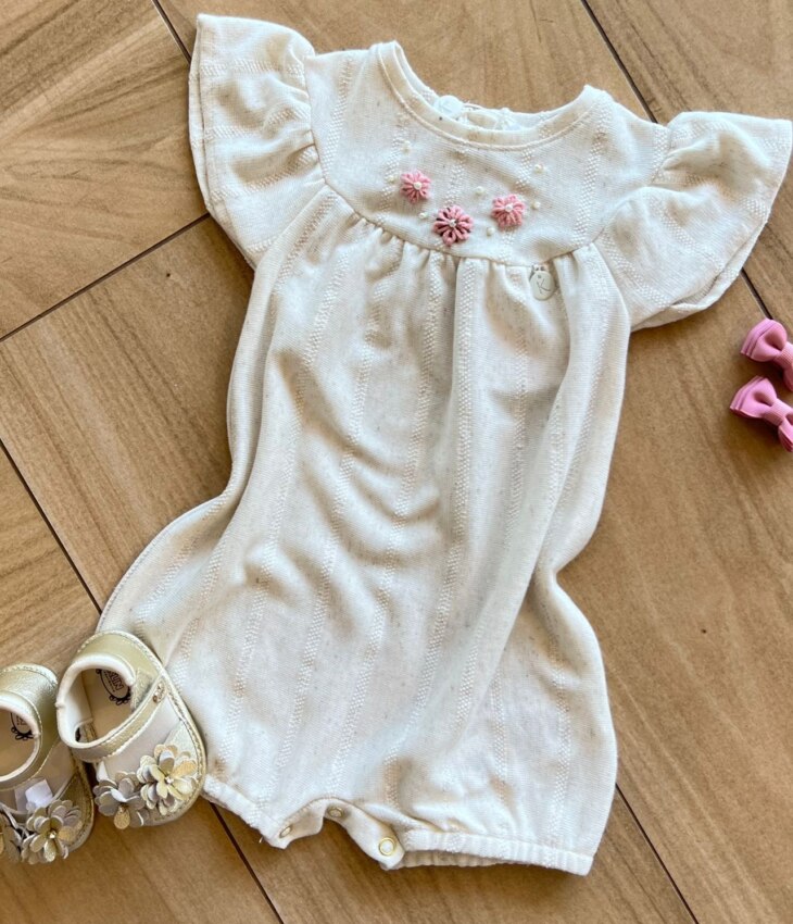 fernandaramoskids com br Macaquinho Infantil Feminino Florzinhas Bordada Off White1