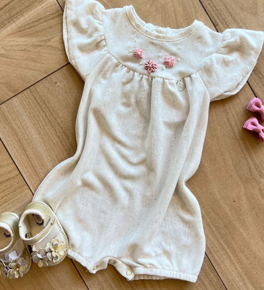 fernandaramoskids com br Macaquinho Infantil Feminino Florzinhas Bordada Off White1
