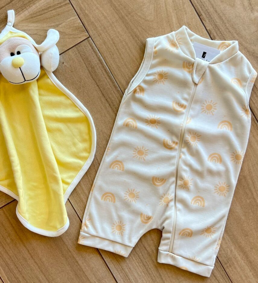 fernandaramoskids com br Macaquinho Infantil Masculino em Suedine Estampa Sol Bege1