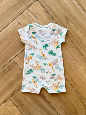 Macaquinho Infantil Masculino Manga Curta Estampa Animal Off White Fernanda Ramos Kids
