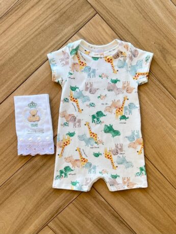 Macaquinho Infantil Masculino Manga Curta Estampa Animal Off White Fernanda Ramos Kids