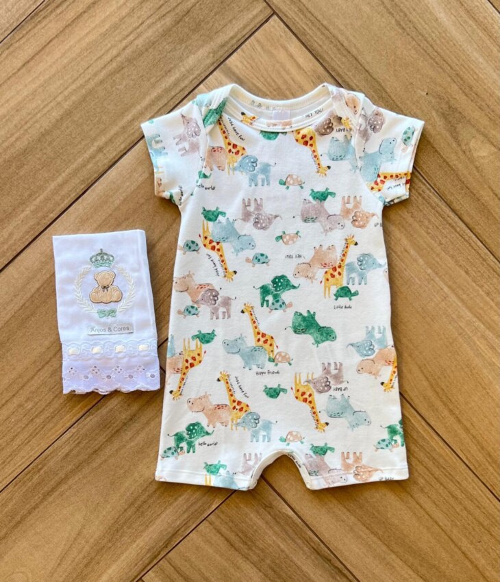 Macaquinho Infantil Masculino Manga Curta Estampa Animal Off White Fernanda Ramos Kids