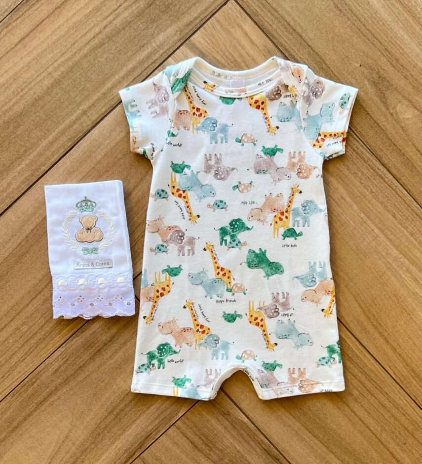Macaquinho Infantil Masculino Manga Curta Estampa Animal Off White Fernanda Ramos Kids