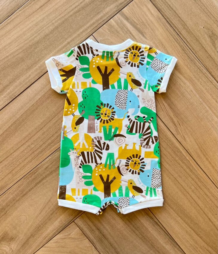 Macaquinho Infantil Masculino Manga Curta Estampa Tropical Off White Fernanda Ramos Kids