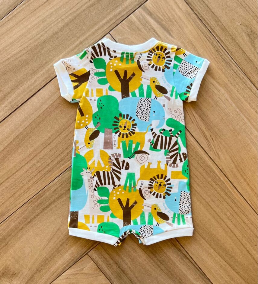 Macaquinho Infantil Masculino Manga Curta Estampa Tropical Off White Fernanda Ramos Kids