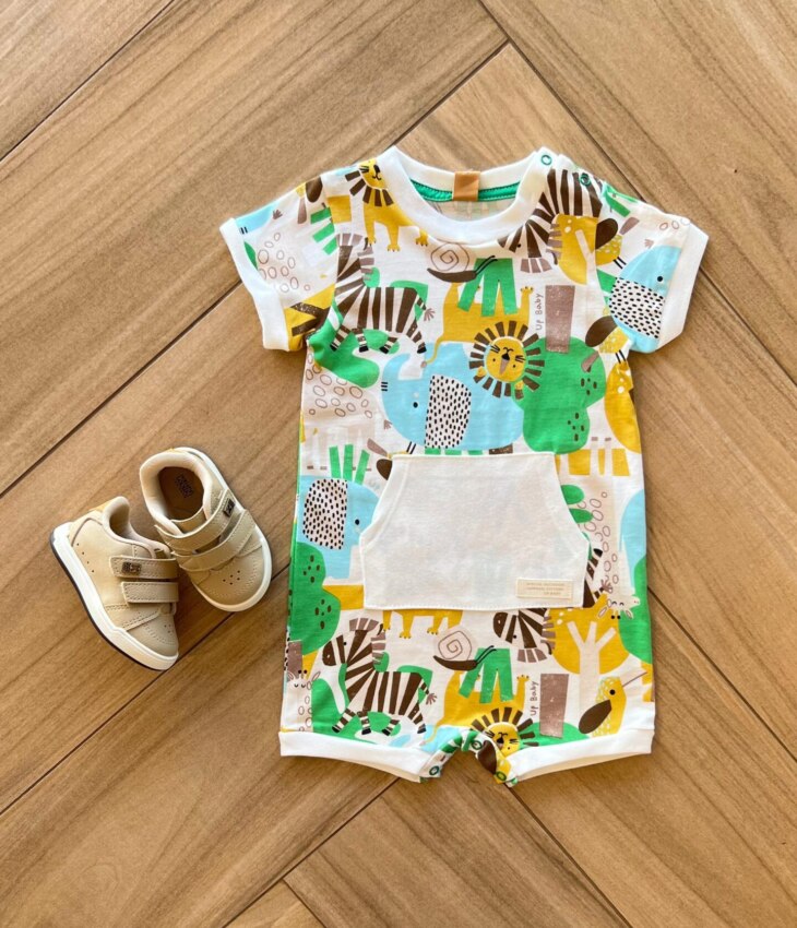 Macaquinho Infantil Masculino Manga Curta Estampa Tropical Off White Fernanda Ramos Kids