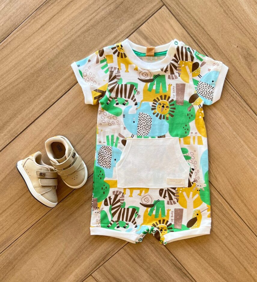 Macaquinho Infantil Masculino Manga Curta Estampa Tropical Off White Fernanda Ramos Kids