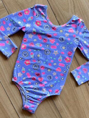 fernandaramoskids com br Maio Feminino Infantil Manda Longa Estampa Emojis Lilás1