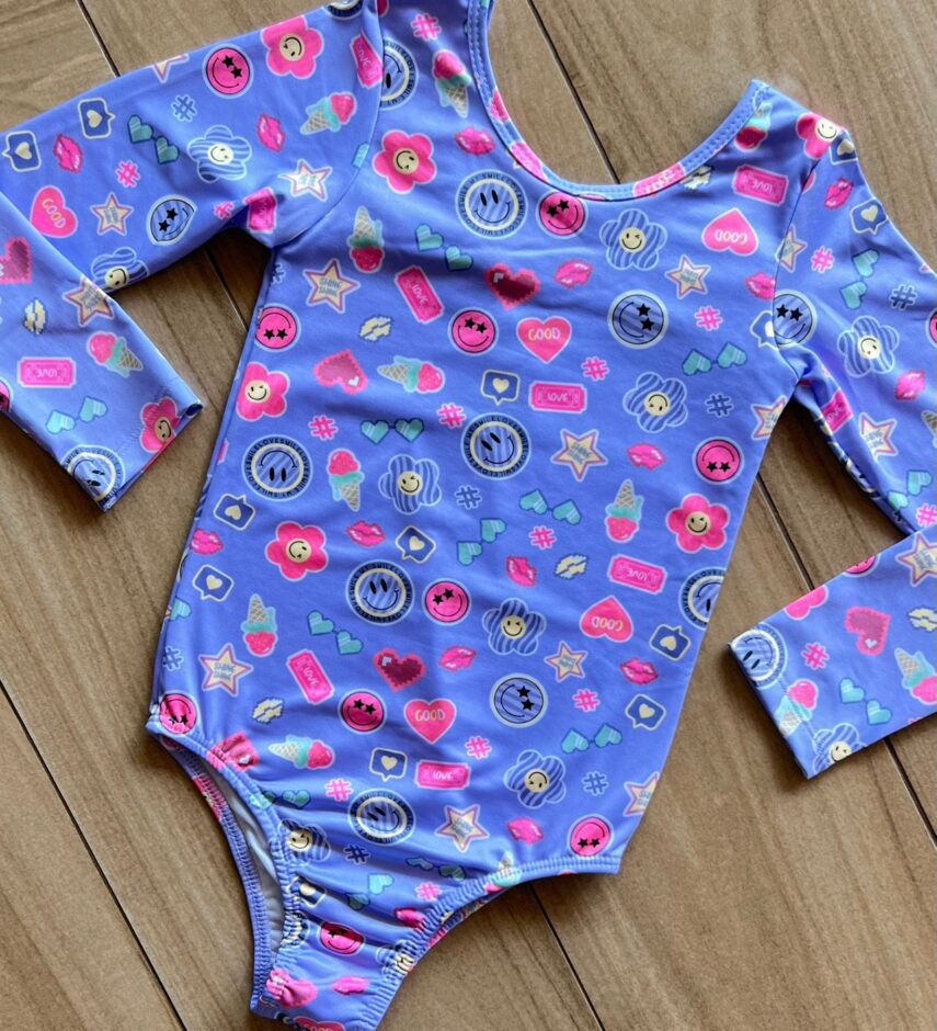 fernandaramoskids com br Maio Feminino Infantil Manda Longa Estampa Emojis Lilás1