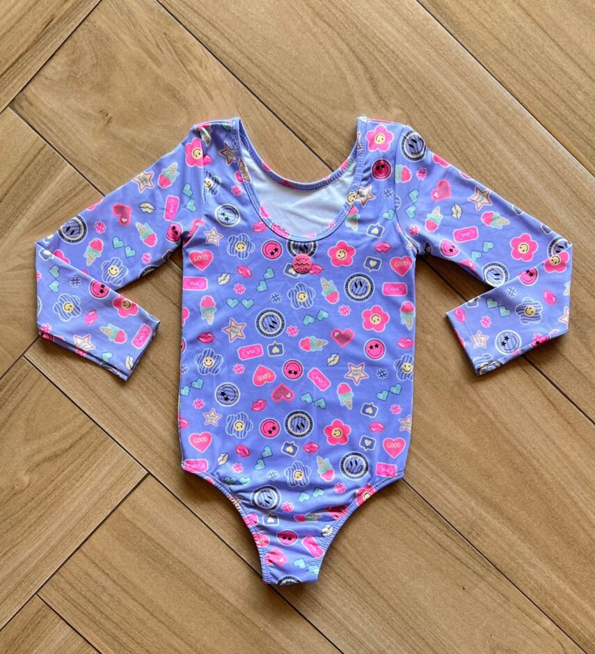 fernandaramoskids com br Maio Feminino Infantil Manda Longa Estampa Emojis Lilás2