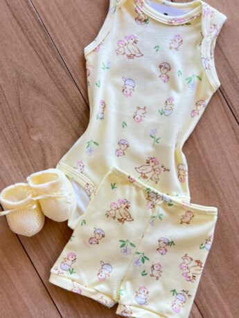 fernandaramoskids com br Short Infantil Feminino em Suedine Estampa Patinhos Amarelo1