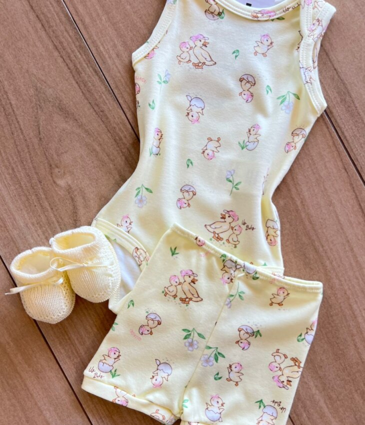 fernandaramoskids com br Short Infantil Feminino em Suedine Estampa Patinhos Amarelo1