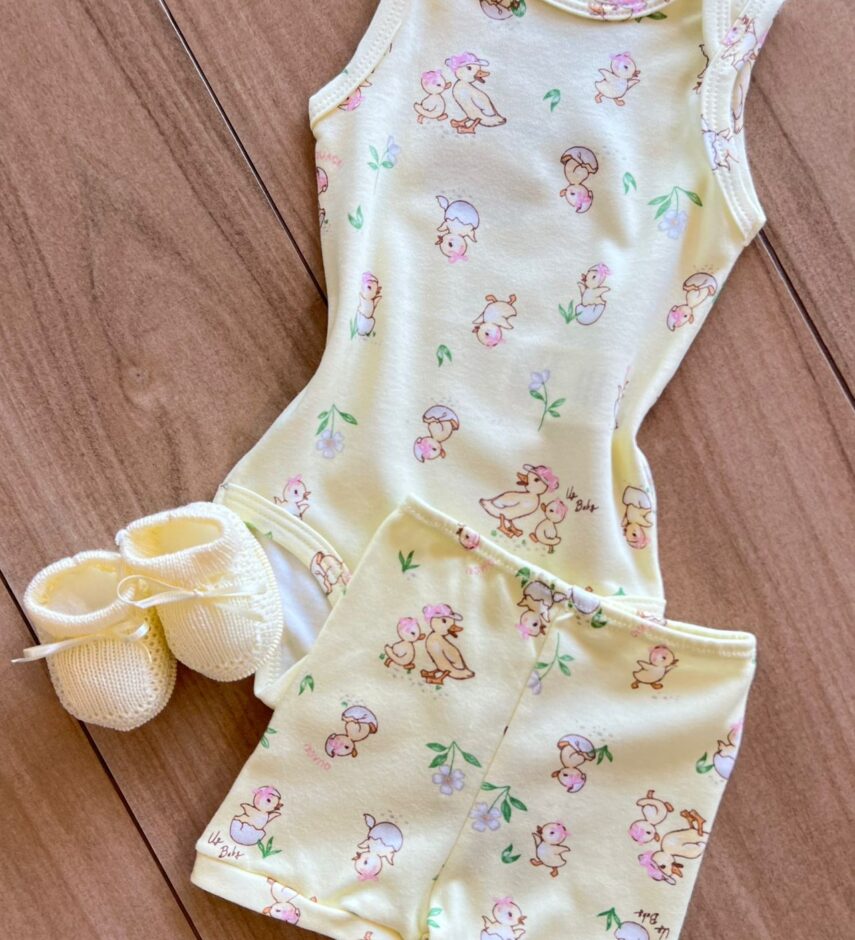 fernandaramoskids com br Short Infantil Feminino em Suedine Estampa Patinhos Amarelo1