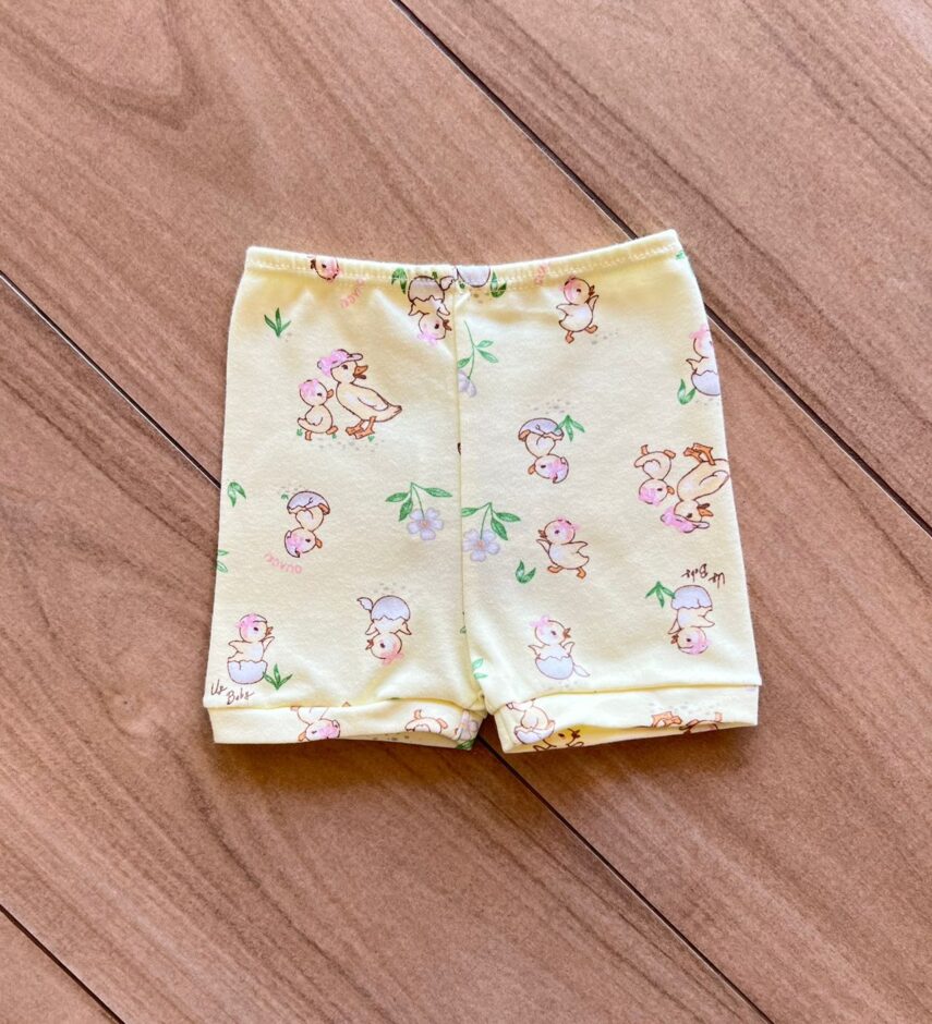 Short Infantil Feminino em Suedine Estampa Patinhos Amarelo Fernanda Ramos Kids
