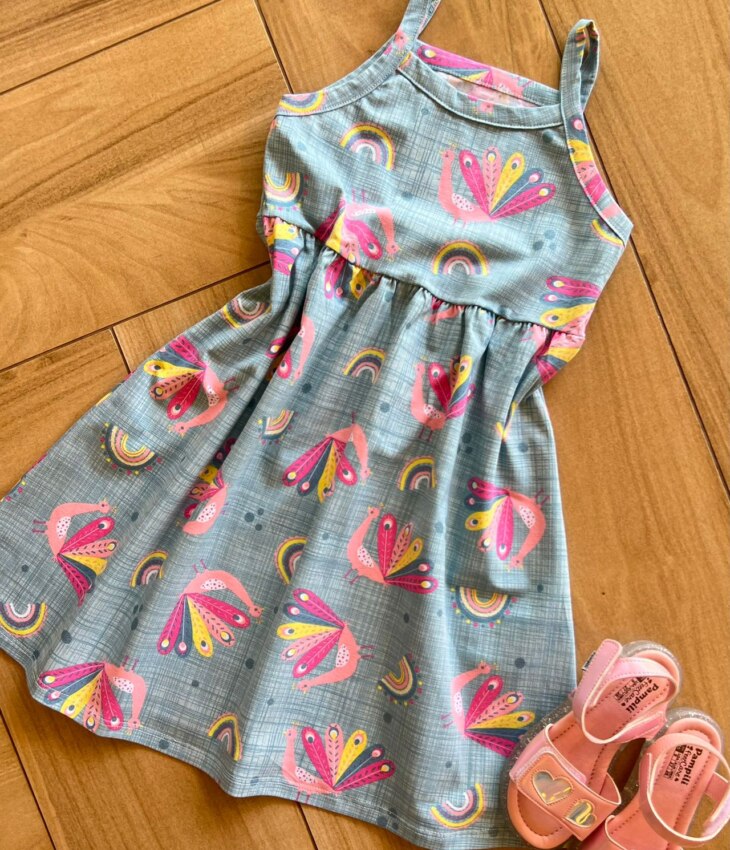 fernandaramoskids com br Vestido Infantil Feminino Alçinha com Estampa Pavão Verde1