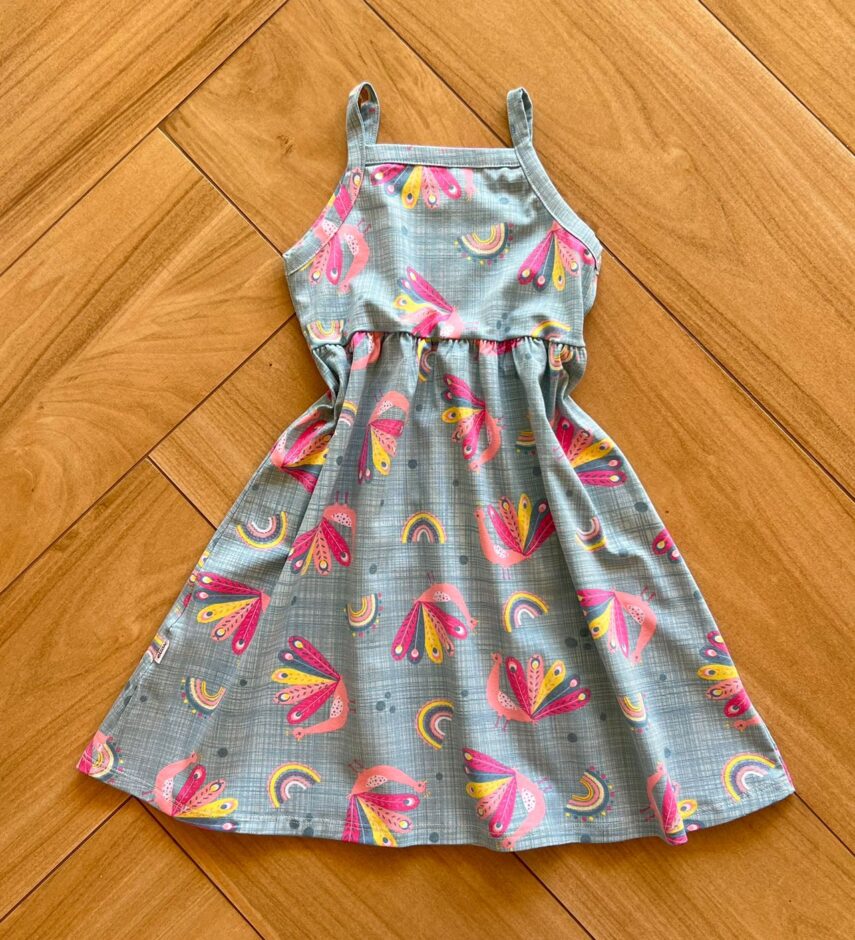 fernandaramoskids com br Vestido Infantil Feminino Alçinha com Estampa Pavão Verde2