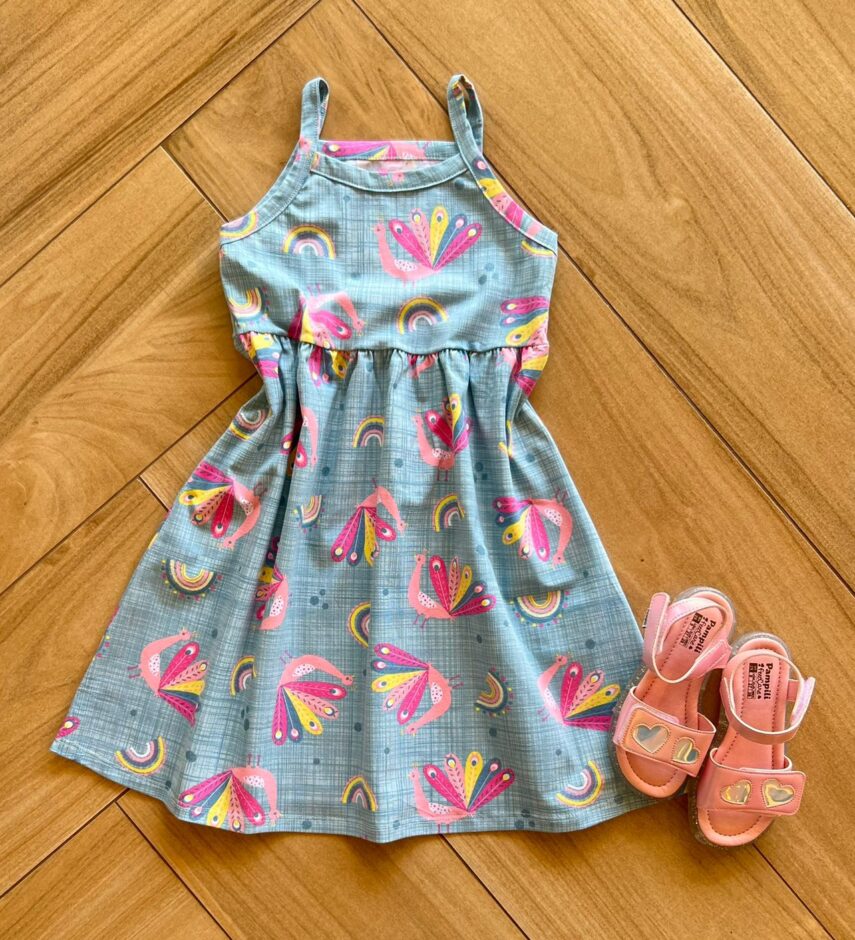 Vestido Infantil Feminino Alçinha com Estampa Pavão Verde Fernanda Ramos Kids